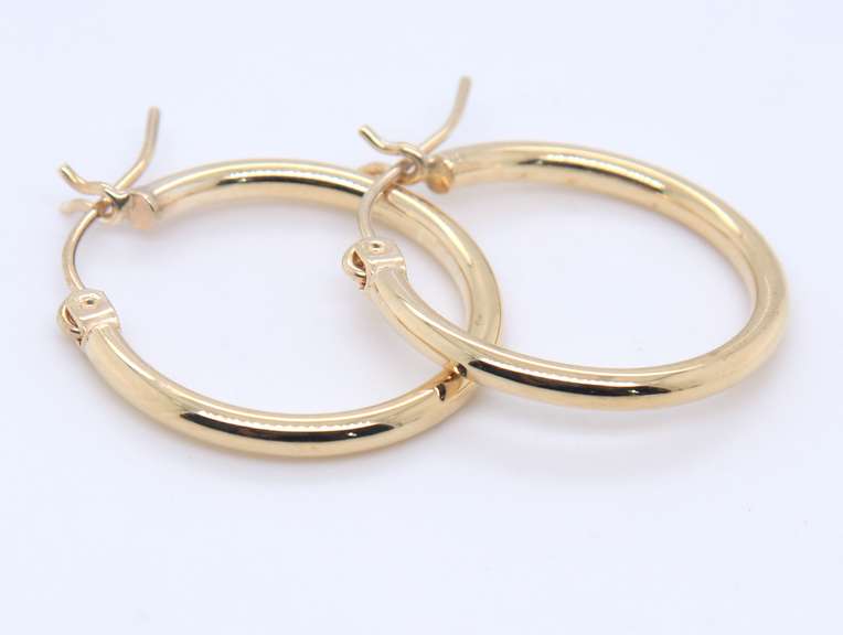 Simple Yellow Gold Hoop Earrings