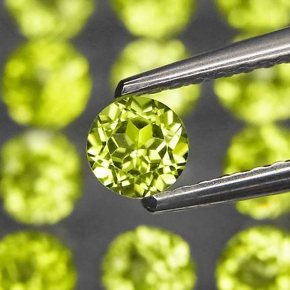 High grade 9.03ct untreated apple green Peridot set