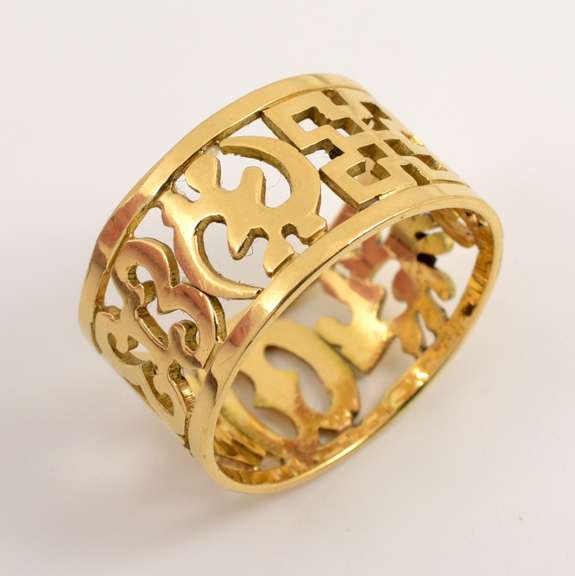 Neat 18k Arabic Wedding Band