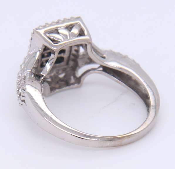 Favorite White Gold Blue IR Diamond and White Diamond Ring