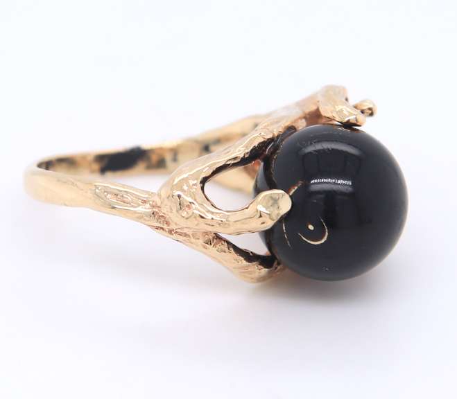 Handsome Yellow Gold Black Coral Abstract Ring