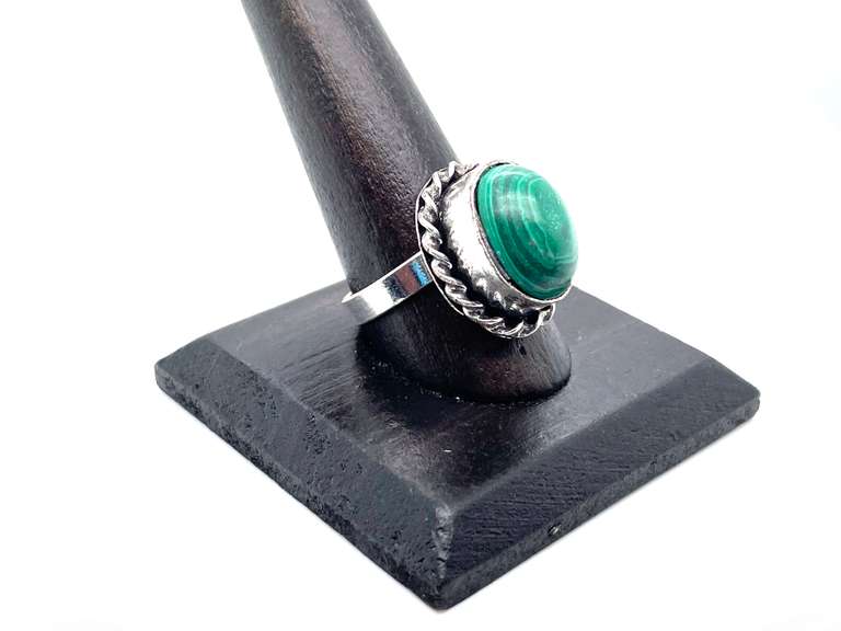 Oval Malachite Tibetan Silver Rope Ring