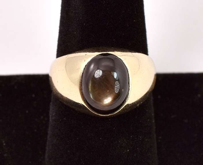 Sensational Brown Sapphire Ring in Yellow Gold