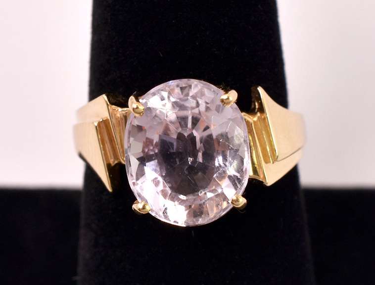 Ravishing Rose Quartz Ring in 14K Yellow Gold