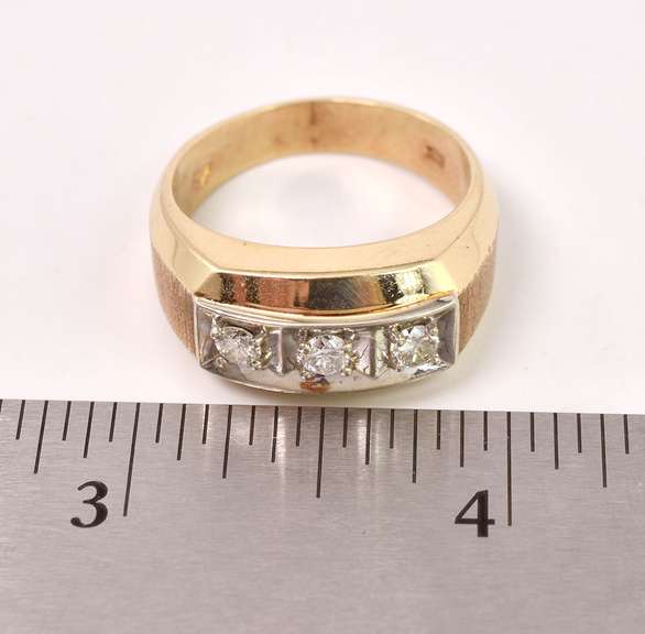 Marvelous Men's Diamond Ring in Yellow Gold