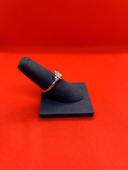 LADIES 18K WHITE GOLD RING WITH 0.50 CARAT OF DIAMOND