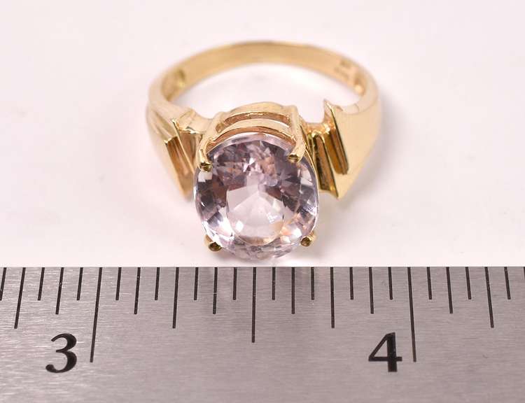 Ravishing Rose Quartz Ring in 14K Yellow Gold