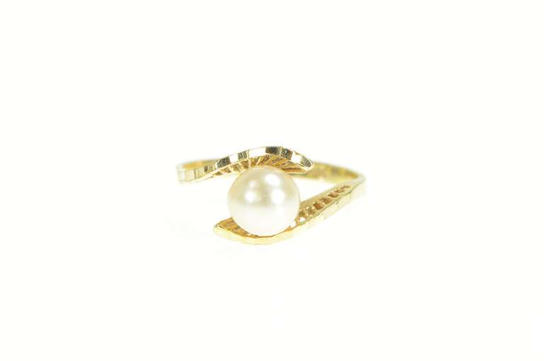 14K Yellow Gold Retro Classic 6.7mm Pearl Wavy Bypass Ring