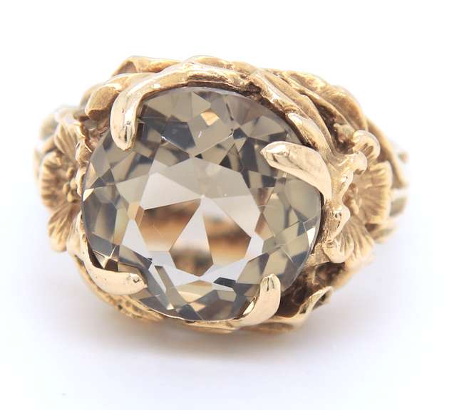 Stunning Yellow Gold Smokey Quartz in Flower Motif Ring