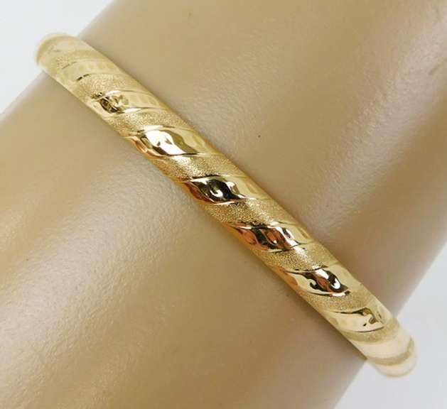 Vintage 14K Yellow Gold Hinged Bangle Bracelet
