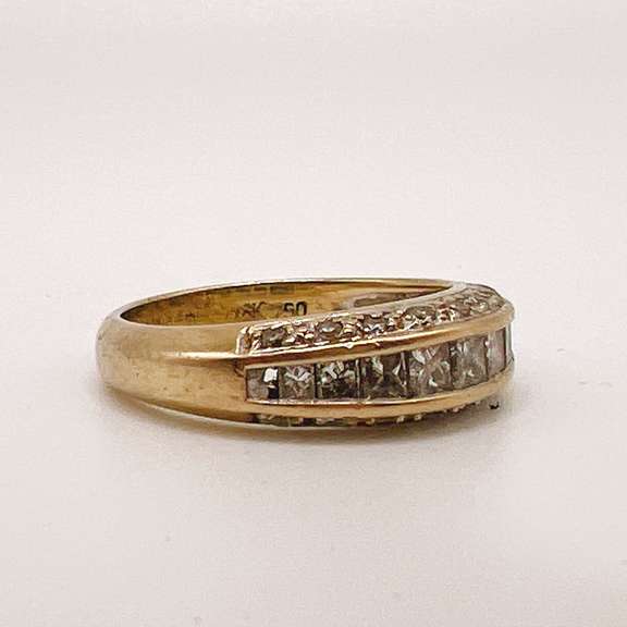 Gorgeous 18kt Gold & Diamond Band Ring