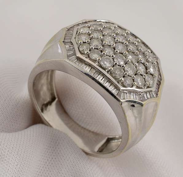Impressive Man's White Gold Diamond Ring
