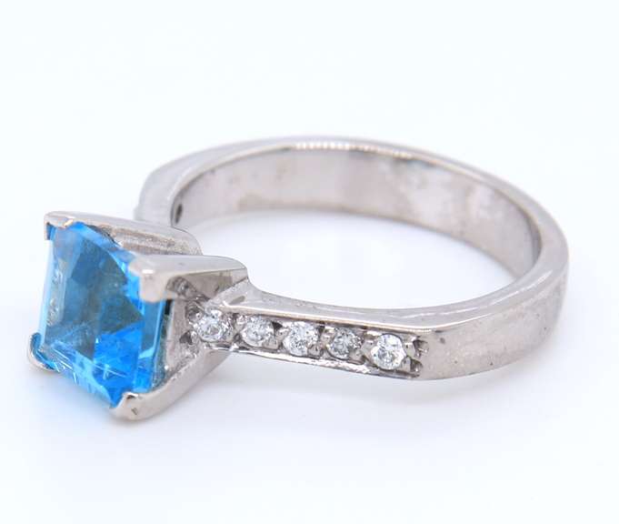 Attractive 18kt White Gold Blue Topaz and Diamond Ring