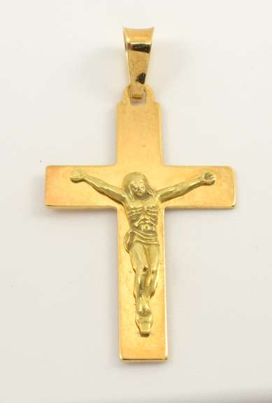 Well Detailed 18k Crucifix Pendant