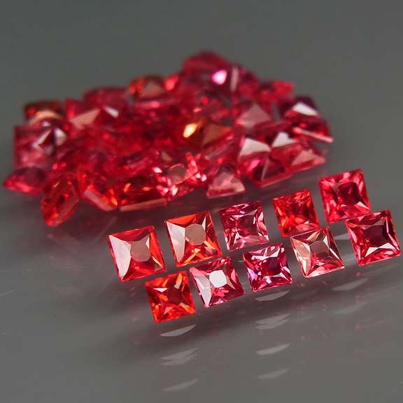 Excellent 5.67ct set of princess cut red Imperial Sapphires