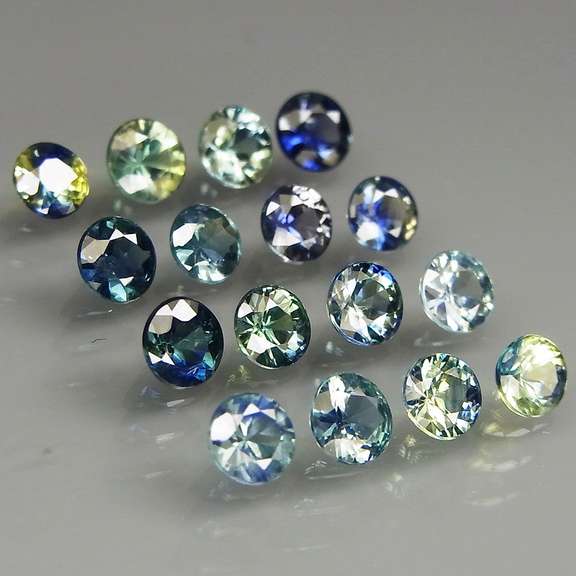 Heated only! 3.14ct round cut Australian Sapphire set