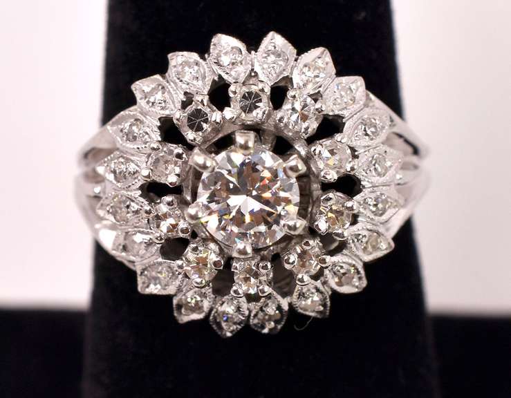 Incredible Approx. 0.50CTS Diamond Cluster Ring in 14K White Gold