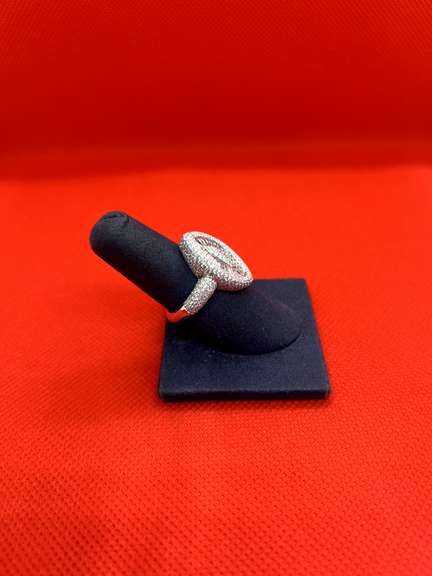 UNUSUAL 14K WHITE GOLD RING WITH 3.00 CARATS DIAMOND IN TOTAL