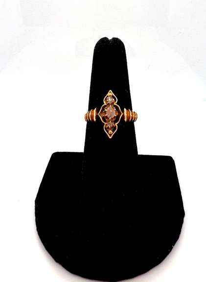 Exotic 18kt Yellow Gold Diamond Ring