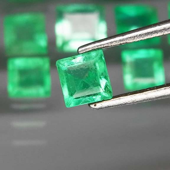 Collectors 5.20ct real Colombian Emerald 28 piece set