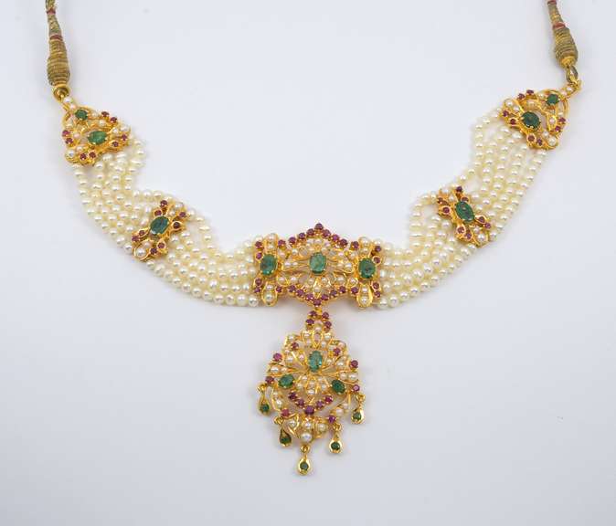 Special 22k Necklace with Emeralds and Pearls