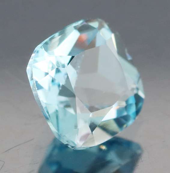 Brilliant 2.66ct cushion cut Swiss blue Topaz