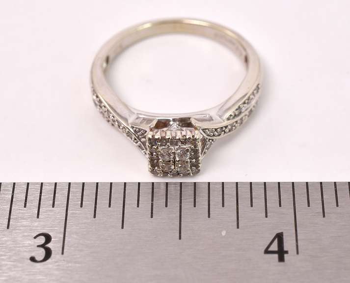 Brilliant Diamond Ring in White Gold