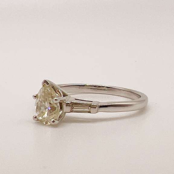 Gorgeous 14kt Gold Diamond Engagement Ring