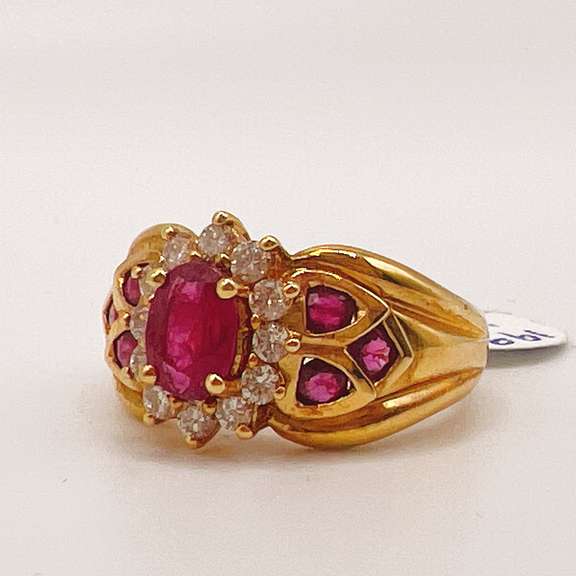 18kt Yellow Gold, Ruby & Diamond Ring