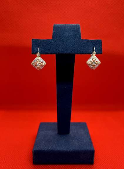 18K TWO-TONE GOLD EARRINGS WITH 0.40 CARAT OF DIAMOND