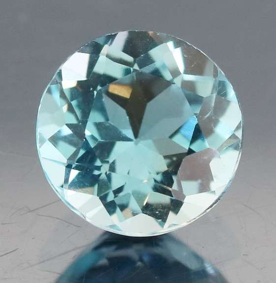 Dazzling 2.2ct 8mm Swiss blue Topaz solitaire