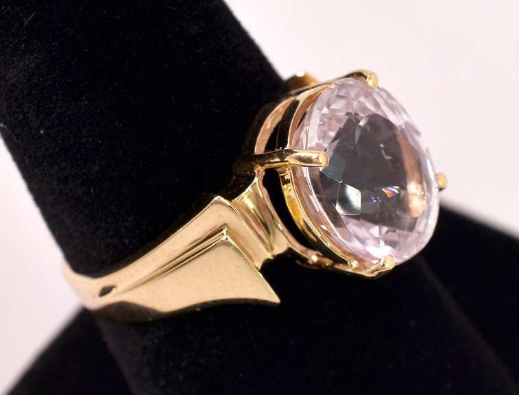 Ravishing Rose Quartz Ring in 14K Yellow Gold
