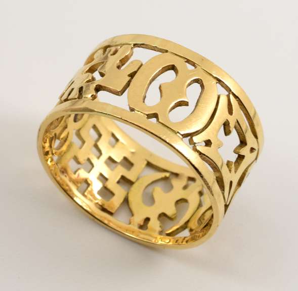Neat 18k Arabic Wedding Band