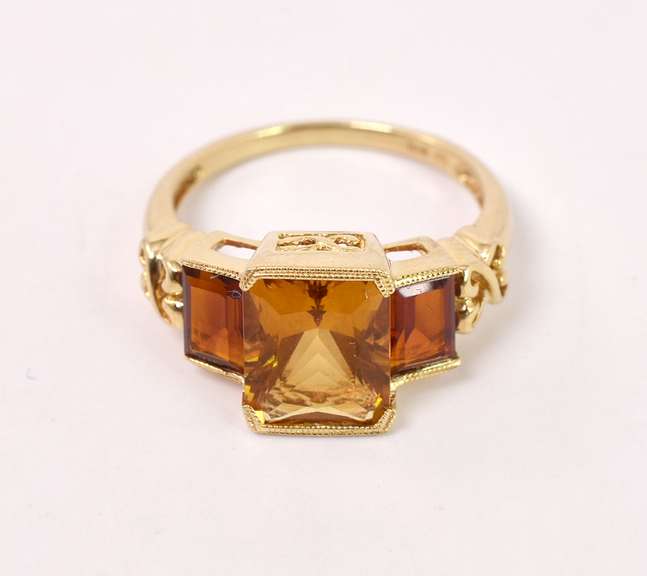 Stunning Citrine and Garnet Ring in 14K Yellow Gold