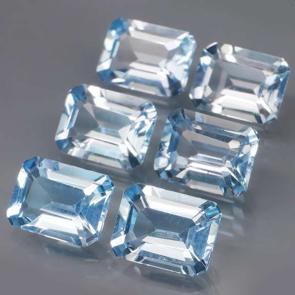Simply brilliant 10.85ct sky blue Topaz set