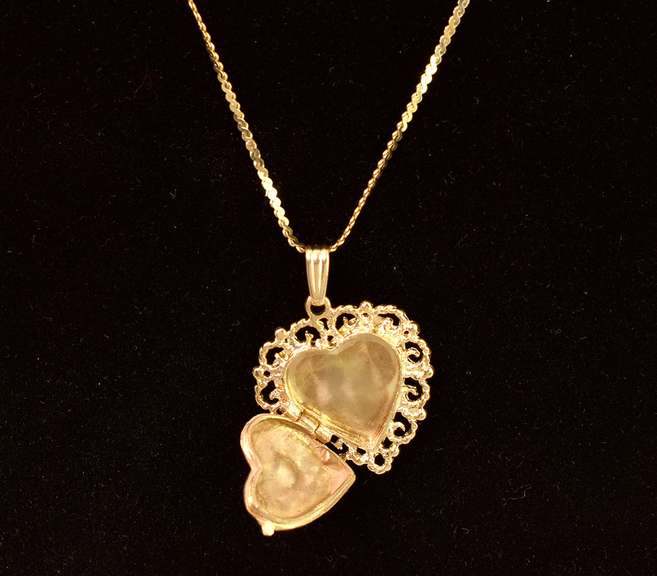 Captivating Heart Locket Pendant Necklace in 14K Yellow Gold