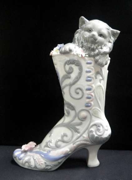 Smitten Kitten Porcelain Handcrafted Figurine