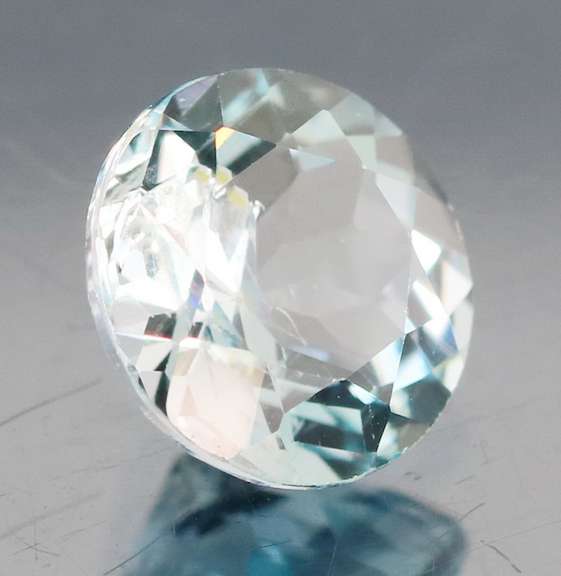 Stunning 2.28ct platinum blue Topaz solitaire