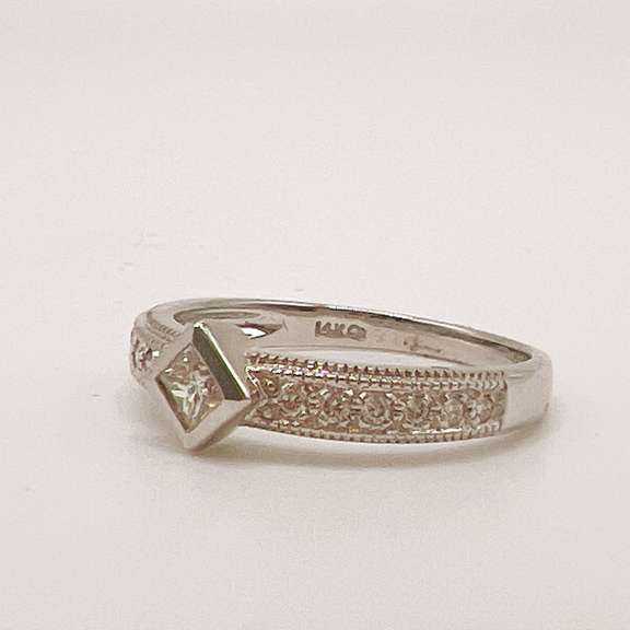 14kt White Gold Diamond Band Ring