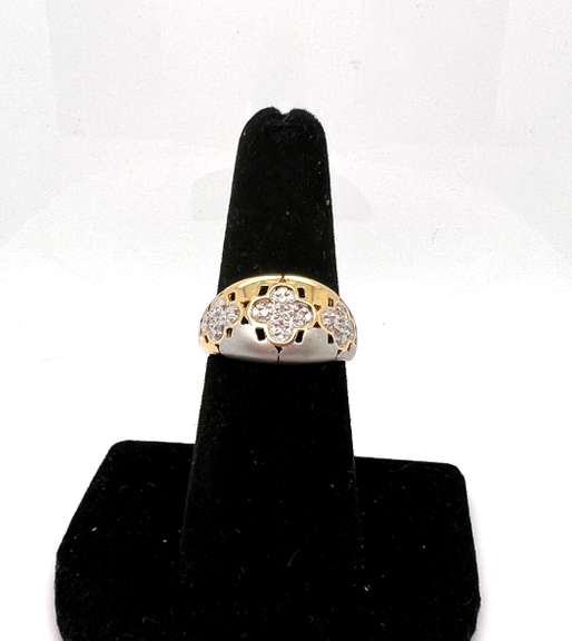 Unique 18kt Tri-Toned Floral Diamond Band