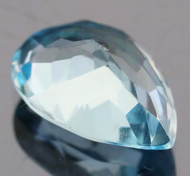 Gorgeous 6.68ct pear cut Swiss blue Topaz