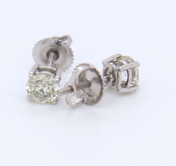 Elegant White gold Diamond Stud Earrings