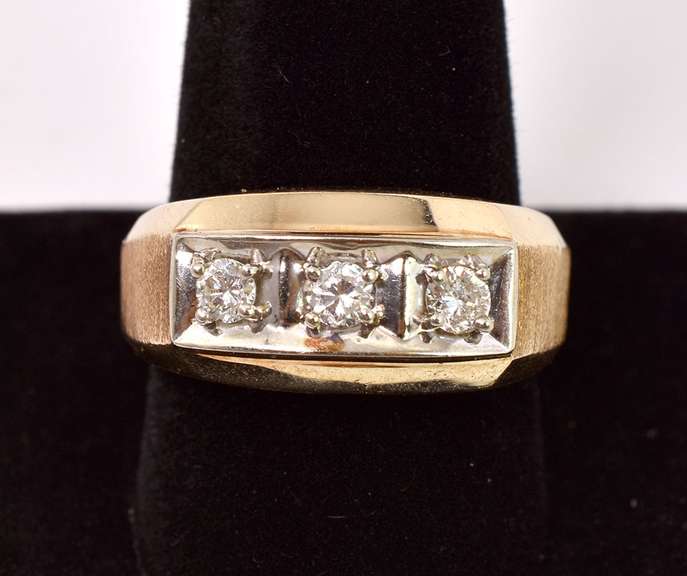 Marvelous Men's Diamond Ring in Yellow Gold