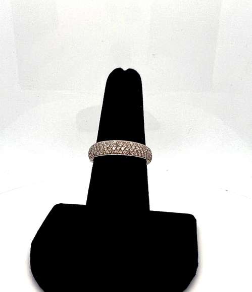 Fabulous 18kt White Gold Diamond Band