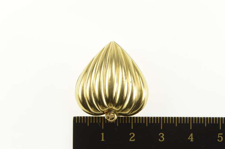 14K Yellow Gold Scalloped Puffy Heart Love Symbol Pendant