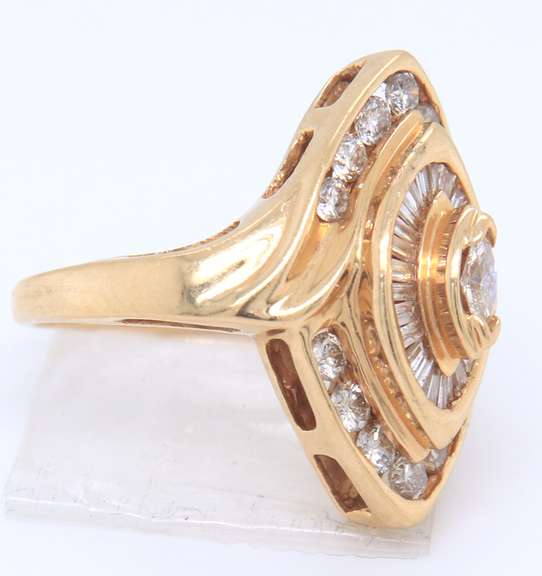 Charming Yellow Gold Diamond Ring