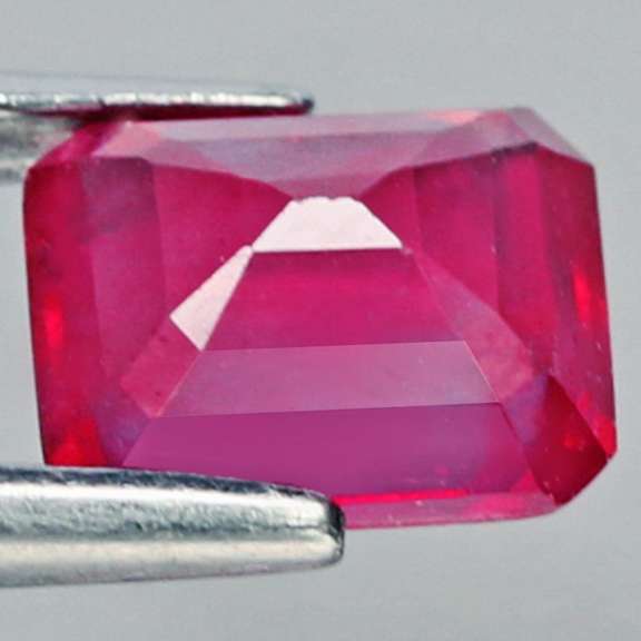 Stunning 1.92ct violet pink Ruby