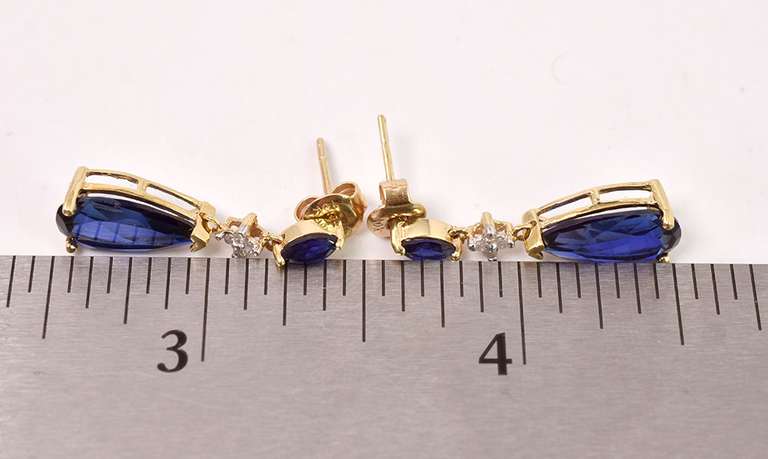 Stunning Dangling Sapphire Earrings in Yellow Gold