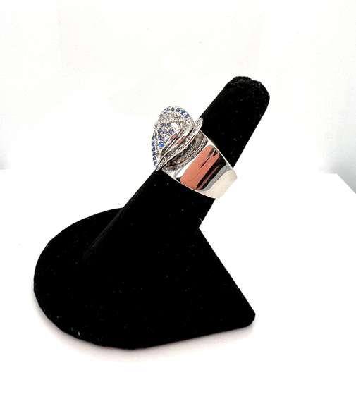 Lovely 18kt White Gold Diamond and Blue Tanzanite Heart Shaped Ring