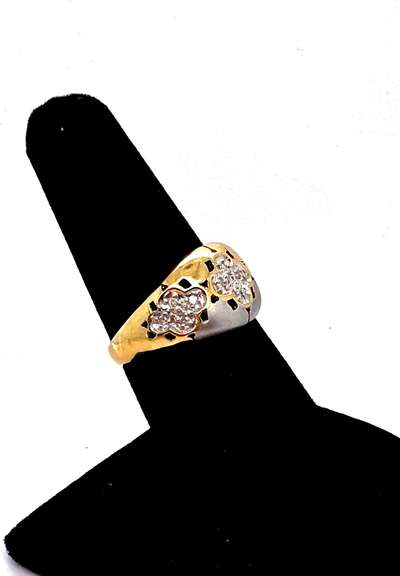 Unique 18kt Tri-Toned Floral Diamond Band